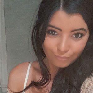 Meet your Posher, Mia